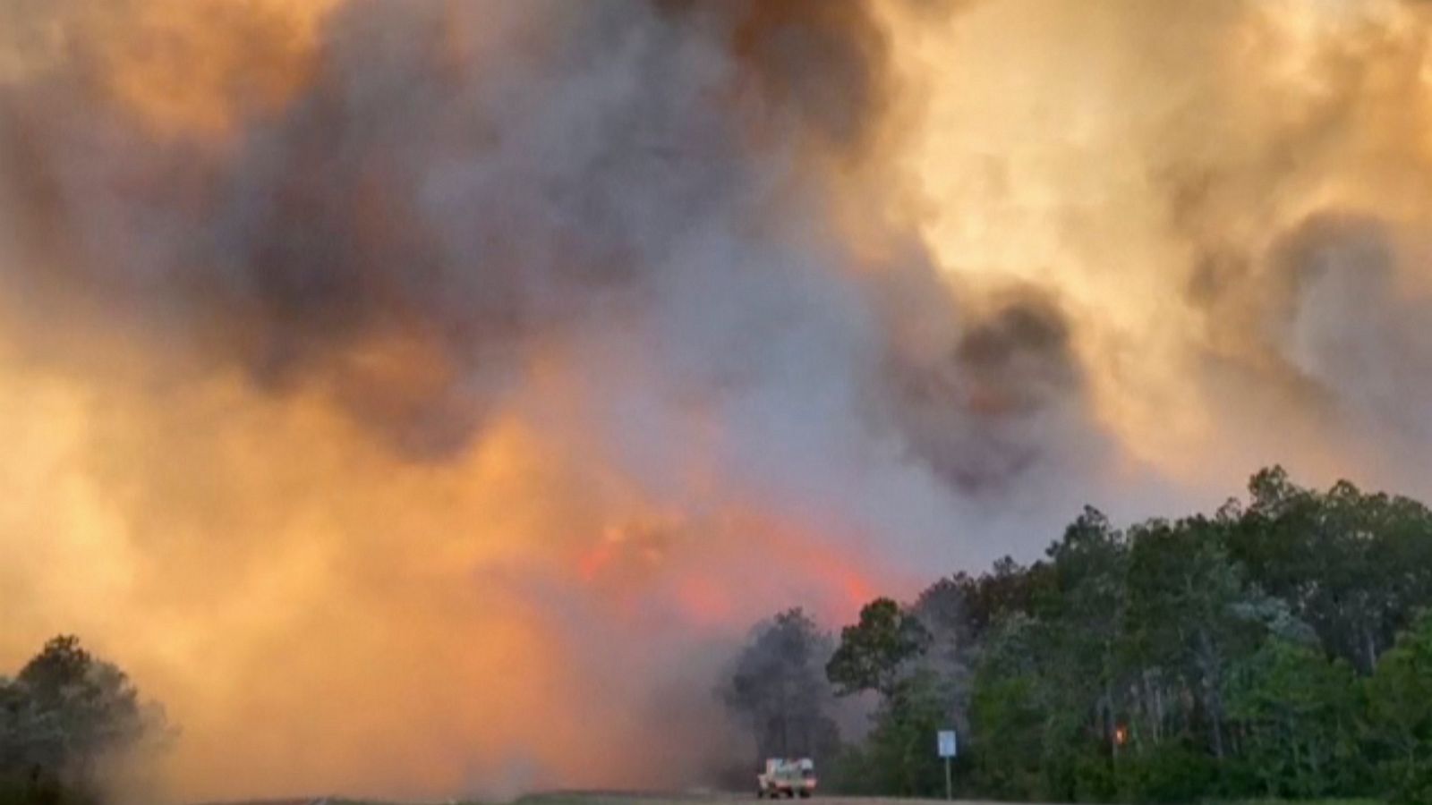 Forest fire continues to burn in Florida after threatening homes