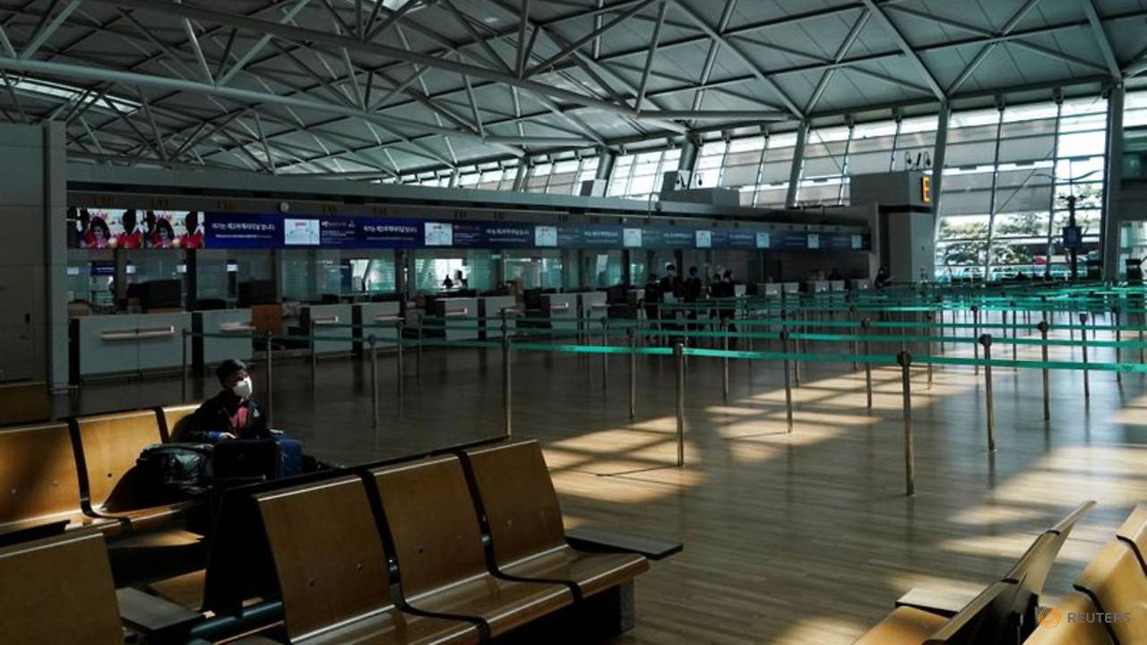 COVID-19: Long-term visa holders required to undergo medical exam before returning to South Korea COVID-19: Long-term visa holders required to undergo medical exam before returning to South Korea