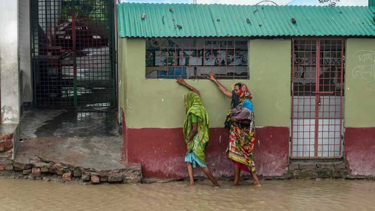 Social distancing ditched as Cyclone Amphal batters India, Bangladesh