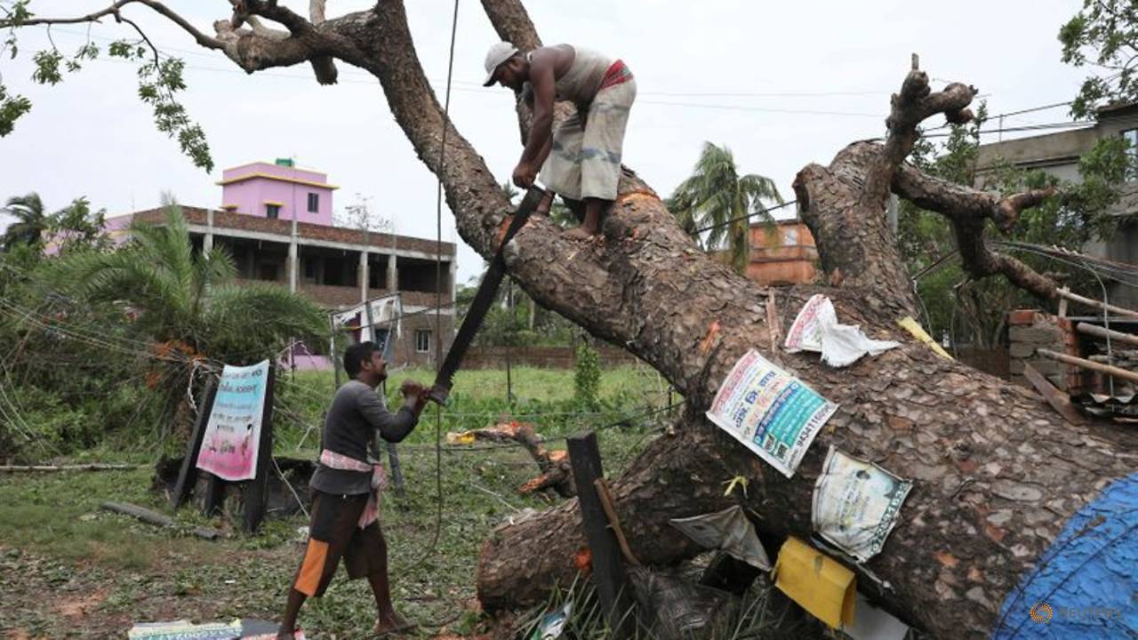 Indian PM visits cyclone stricken Kolkata promising help, Bangladesh counts cost