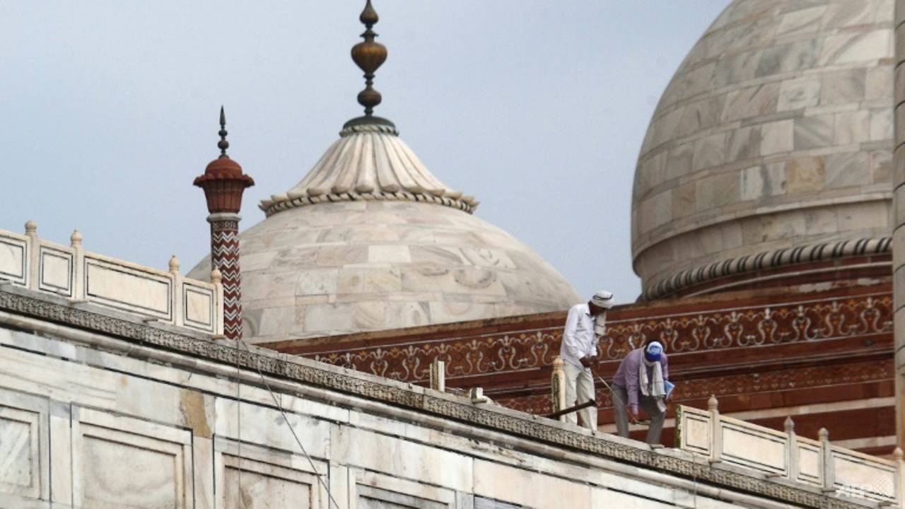 Taj Mahal damaged in deadly India thunderstorm