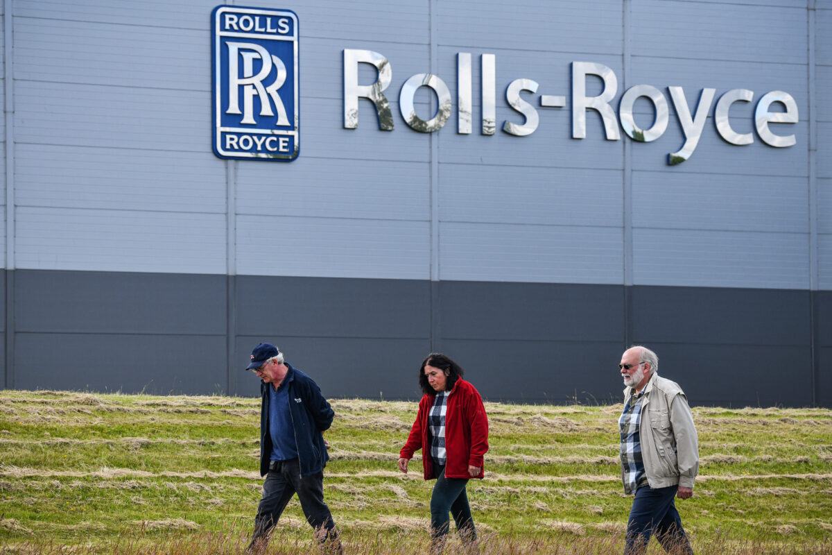UK Factories Increasingly Plan Lay-Offs, Survey Shows