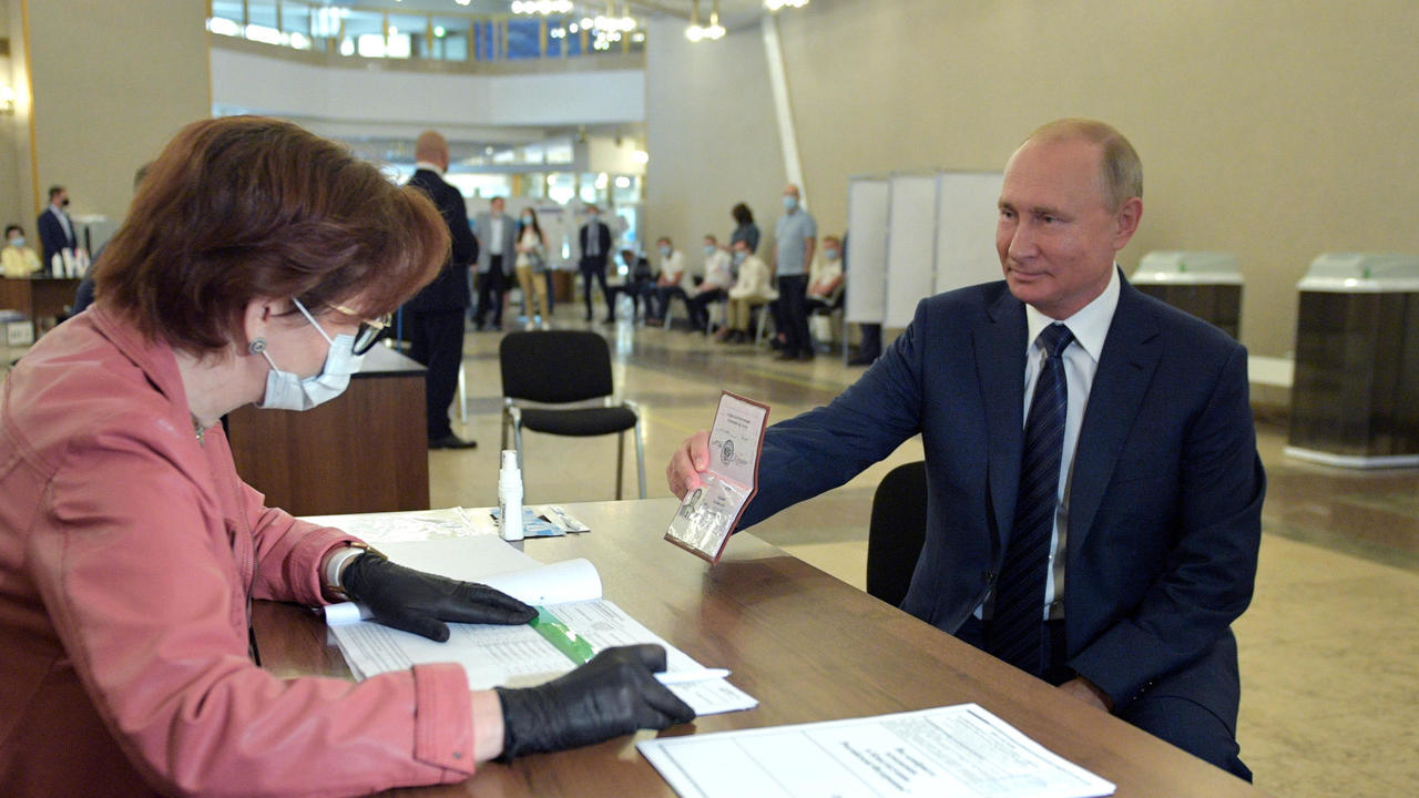 Russian voters back reform allowing Putin to extend rule