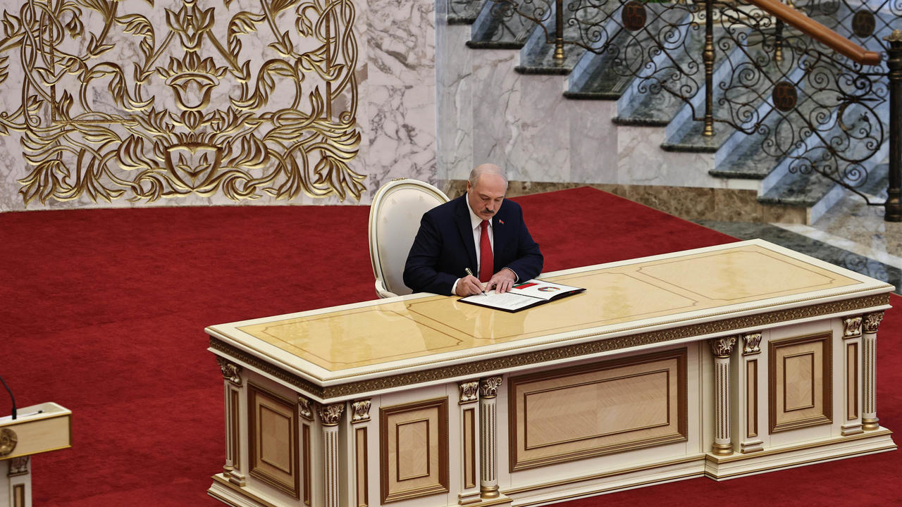 Belarus leader Lukashenko holds secret inauguration amid continuing protests