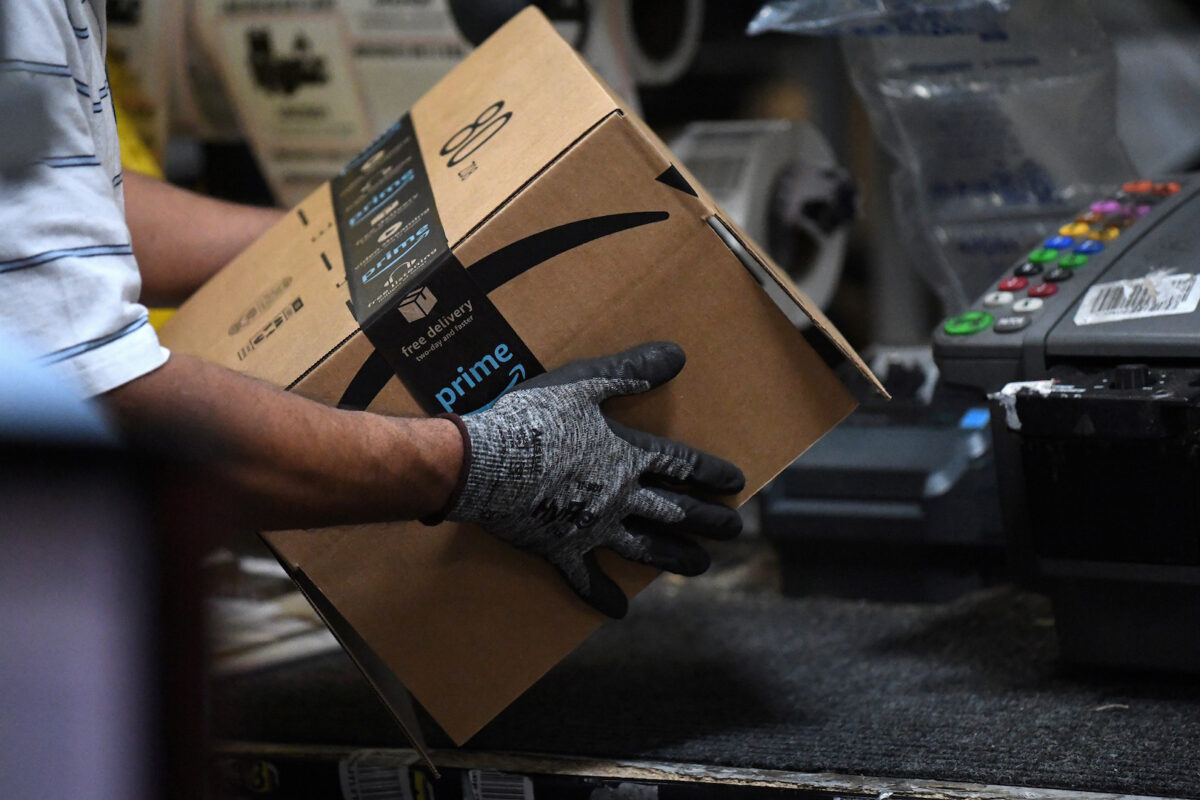 Amazon to Hire 100,000 in US and Canada as E-Commerce Surges Amid Pandemic