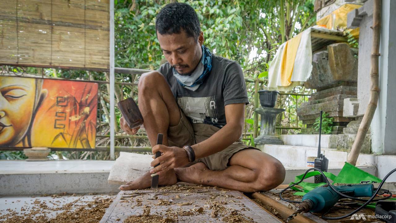As tourist flow stops, Balis craftsmen struggle to market their work online