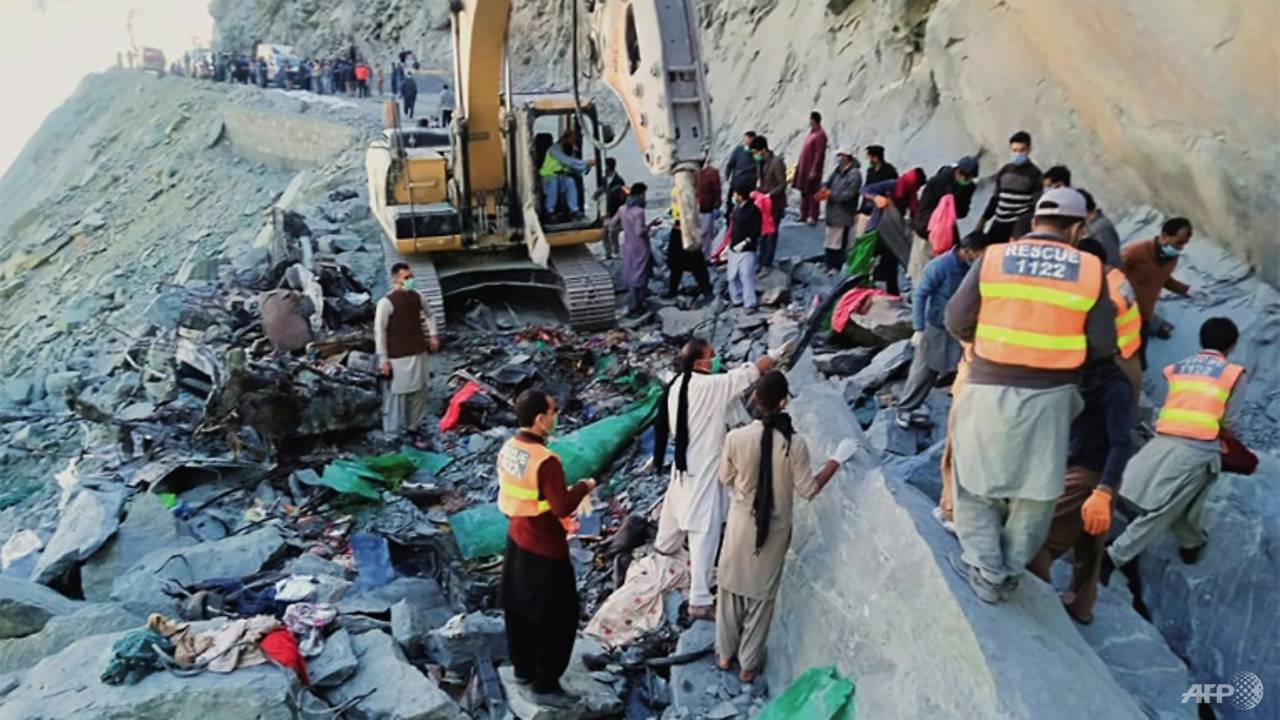 Bus crash kills 16 in northern Pakistan: Officials