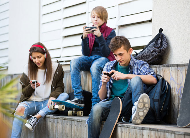 Young Peoples Addiction to Smartphones